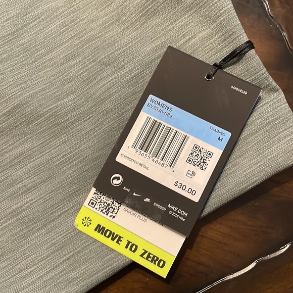 Womens Nike Swoosh Bra - Picture 2 of 2